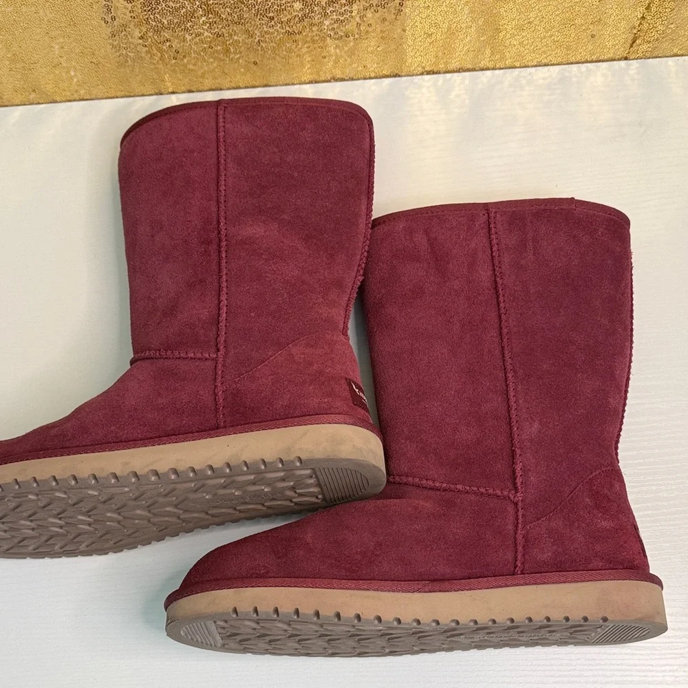 Koolaburra Women's mid calf Burgundy Suede with faux fur lining Boots